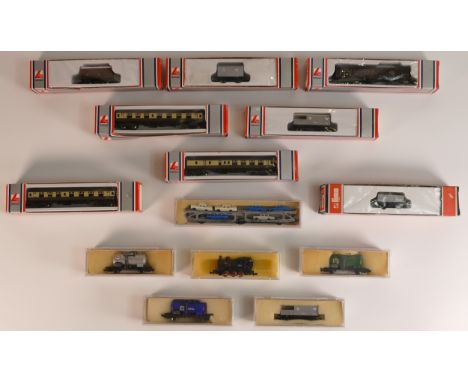 A group of Lima locomotives and carriages to include numbers 0361 x 2, 606, 0362, 0410, 616, 0615, 320863, 454, 453, 481, 451