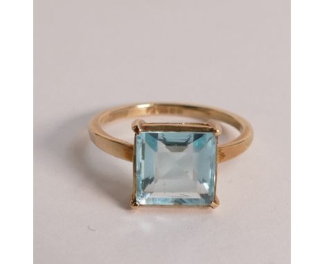 9ct gold ladies dress ring set with square aqua stone, size O,2.6g.