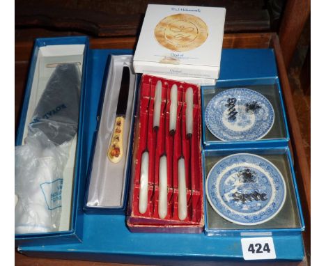 Boxed Goebel/Hummel and Spode miniature plates, Royal Worcester & Aynsley cutlery etc