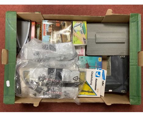 A quantity of OO/HO model railway scenery items by Vollmer, Aufagen, Hornby, Vlessman, and Bachmann, including Two Bachmann l
