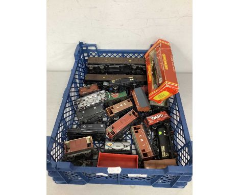 Approximately Twenty Four 00 gauge wagons by Hornby, Bachmann and others, including Three GWR "Siphon H" bogie vans.