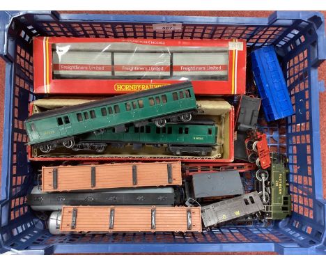 A quantity of 00 gauge model railway stock by Triang and Hornby including Triang 2-car Electric Suburban Multiple Unit, Trian