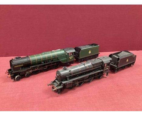 Two unboxed 00 gauge locomotives and tenders, Bachmann A1 class No 60158 "Aberdonian" in BR Early Crest Green livery, and Hor