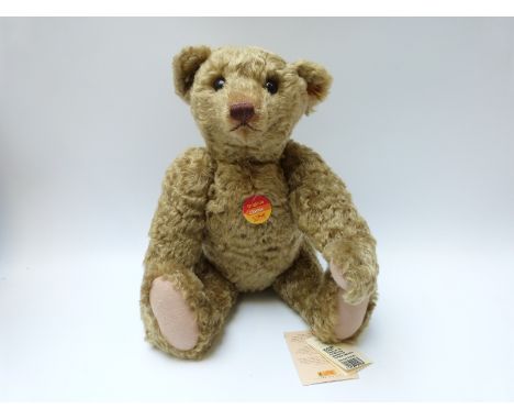 Steiff Original Classic teddy bear 4285, with gold colour mohair, button to ear and tags, 40cm tall, in original snap close b
