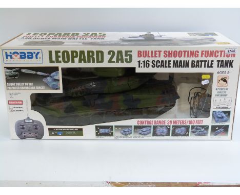 Hobby Engine 1:16 scale remote control Leopard 2A5 bullet shooting tank, in original box