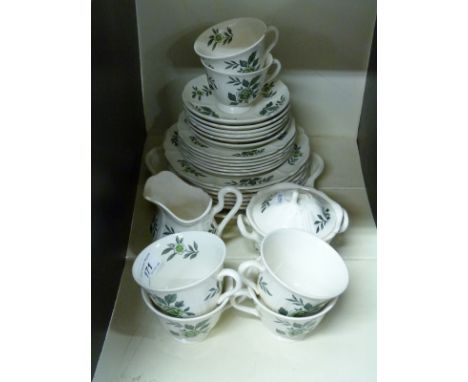 Wegdwood Barlaston Green Leaf pattern tea service, 27 pieces