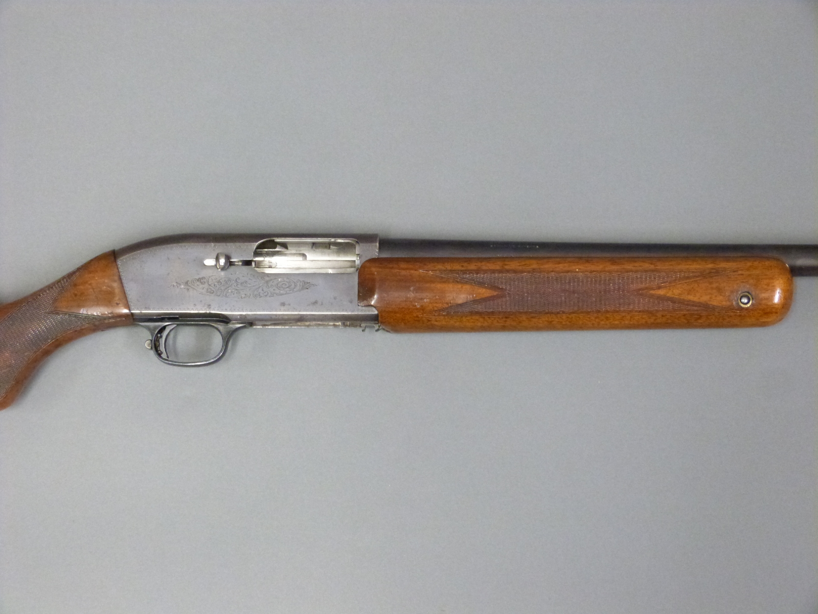 Browning 12 bore semiautomatic shotgun with chequered semipistol grip