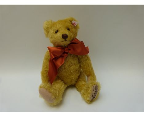 Steiff Original musical teddy bear 662607 with gold mohair, button to ear, tags and certificate, limited edition 227/2000, 30