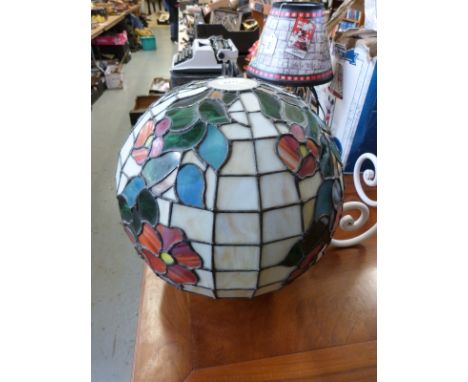A Tiffany style globe lamp (38cm diameter)
