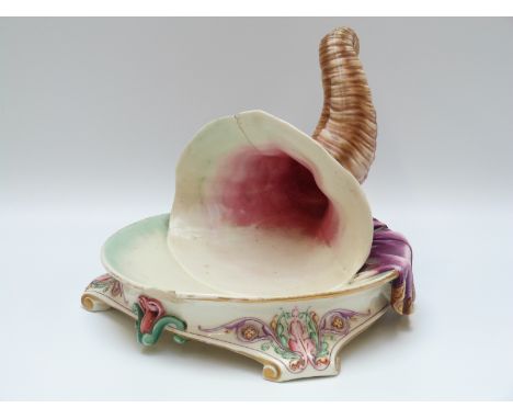 A late 19th century Worcester majolica shell shaped bowl (23cm diameter)