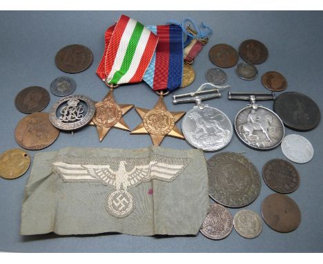 A 1914 Christmas tin containing a WWI medal awarded to 248012 Pte. F.W. Maisey 2 Lond. R. King and Empire badge marked B10040