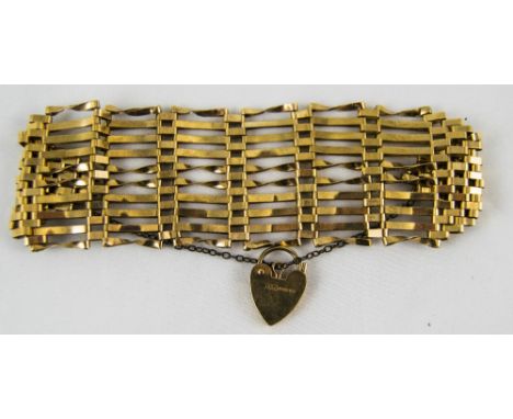 A 9ct Gold 10 Bar Gate Bracelet, Complete with Safety Chain and 9ct Gold Padlock. Fully Hallmarked. 18.3 grams 