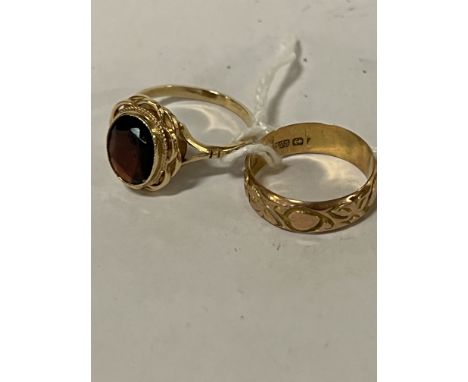 9CT GOLD RUBY RING WITH 9CT GOLD WEDDING BAND 4.5 GRAMS APPROX - SIZE J/K