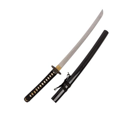   WAKIZASHI,  modern, gehärtete Stahlklinge, bronzierte Tsuba, Griffwicklung, Schwertscheide Holz lackiert. Klingenlänge: 50 