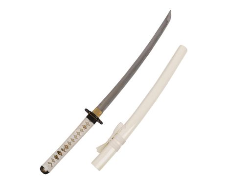   WAKIZASHI,  modern, gehärtete Stahlklinge, bronzierte Tsuba, Griffwicklung, Schwertscheide Holz lackiert. Klingenlänge: 50 