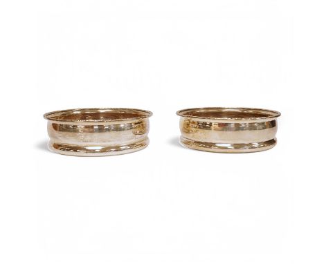 A modern pair of silver mounted wine coasters, by Charles S. Green &amp; Co, Birmingham, 1971, diameter 10.1cm. Condition - p