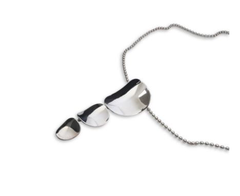 A Beaverbrooks silver necklace in box