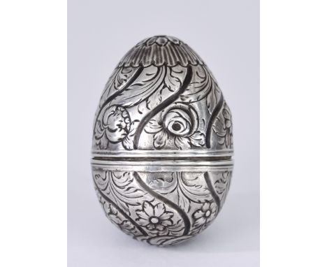 A Continental Silvery Metal Egg Pattern Nutmeg Grater, with makers mark&nbsp;SM, with spiral fluted ornament and embossed wit