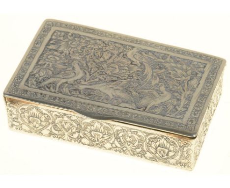 A SOUTH EAST ASIAN CHASED SILVER SNUFF BOX, 6.5 CM W, LATE 19TH C, 2OZS 4DWTS++GOOD CONDITION