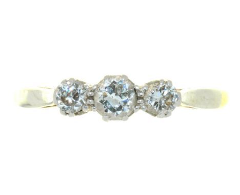 A THREE STONE DIAMOND RING, IN GOLD MARKED 18CT PLAT, 2.5G, SIZE N++LIGHT WEAR CONSISTENT WITH AGE 