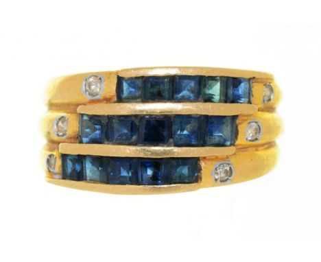 A SAPPHIRE AND DIAMOND RING IN GOLD MARKED 18K, 6G, SIZE L++LIGHT WEAR CONSISTENT WITH AGE 