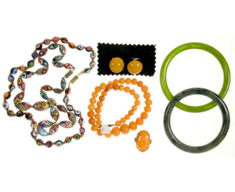 AN AMBER BEAD NECKLACE, 15G, A SIMILAR RING, A NEPHRITE BANGLE, ETC (6)++LIGHT WEAR CONSISTENT WITH AGE 
