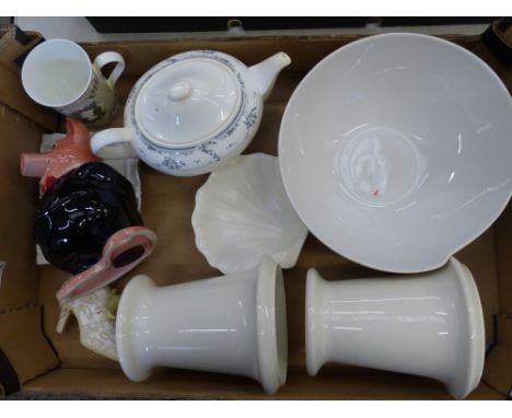 A mixed collection of ceramic items to include Wedgwood creamware flared vases, Wedgwood cream basalt shell shaped dish, Wade