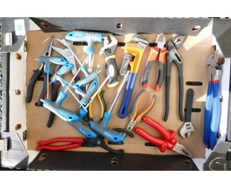A collection of mainly unused hand tools including screwdrivers, spanners, pliers, etc (1 tray) 