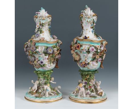 Pair of vases from the MEISSEN MANUFACTURE. Germany, 19th century.Enamelled porcelain.With mark.Measurements: 76 x 30 cm.Pair