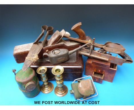 A vintage bakelite hairdryer in case, Stroud interest oil can with plaque for Frank C. Gill Ironmonger, military electric lam