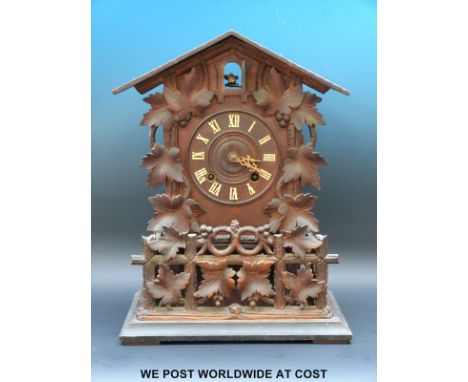 Gordian Hettich Sohn 19th/early 20th century mantel cuckoo clock in carved fenced gallery decorated with fruiting vines, the 