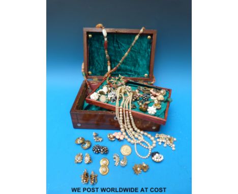 A beaded agate necklace, silver thistle item, earrings and a blue gemstone, all in a wooden box inlaid with mother of pearl 