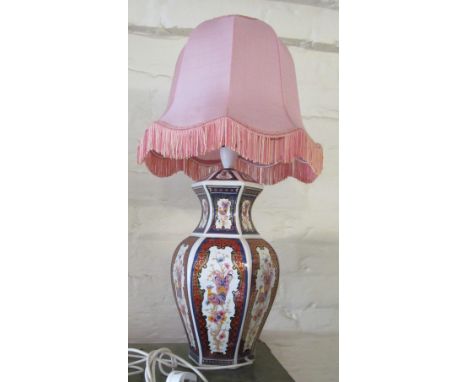 An imari pattern table lamp