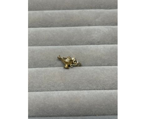 9ct Yellow Gold genie lamp charm weighing 1.58 grams 