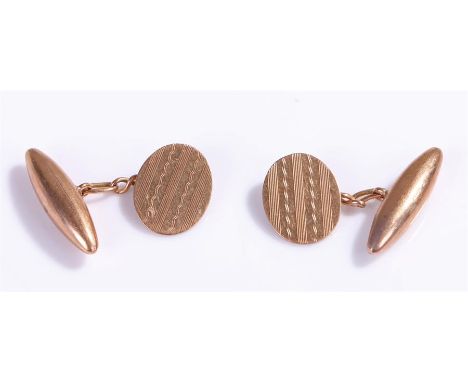 9 carat gold pair of cufflinks, with disc and tube links, 5.7 grams