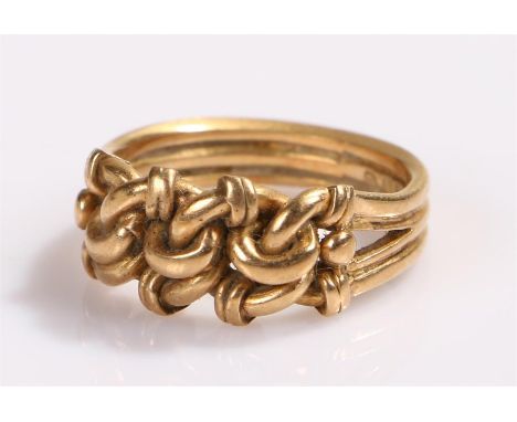 18 carat gold ring, with rope twist design. 6.7 grams