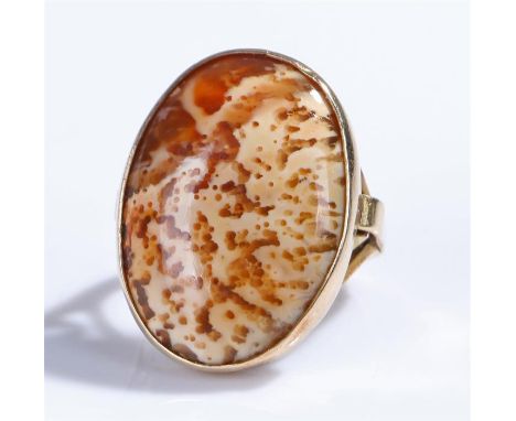 9 carat gold agate set ring, the oval agate with scroll band