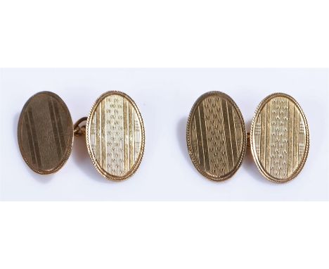 Pair of 9 carat gold cufflinks, with engine turned discs, 4.5 grams