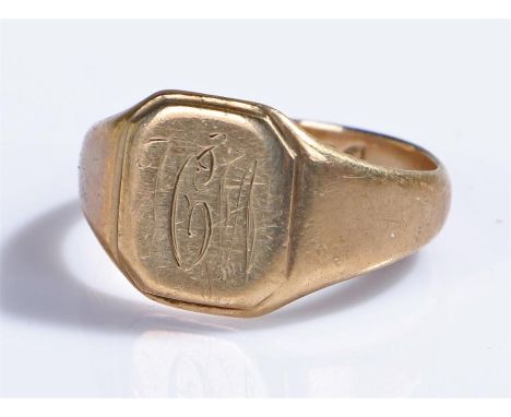 9 carat gold signet ring, with monogram head, 4.7 grams