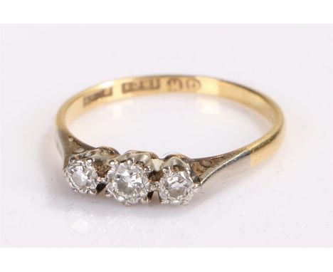 18 carat gold diamond set ring, set with three round cut diamonds to the head, ring size N