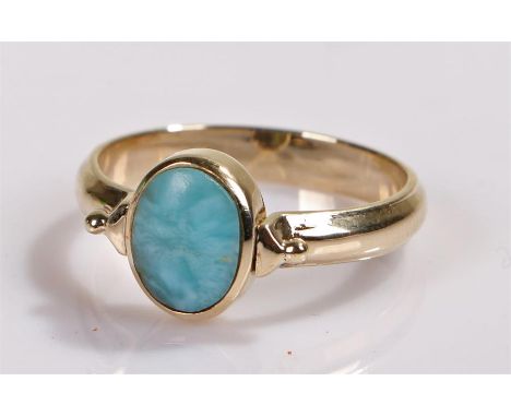 14 carat gold agate set ring, the oval two colour agate within the gold shank, ring size S