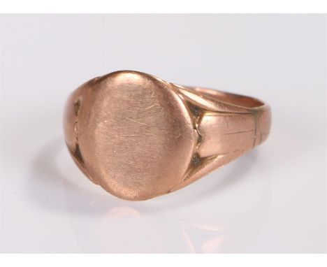 9 carat gold signet ring, 4.1 grams