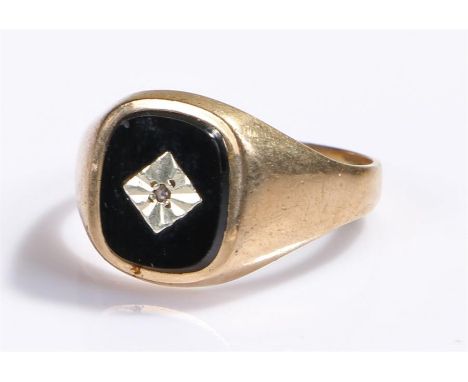 9 carat gold ring, with onyx, AF, 4 grams