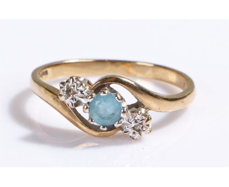 9 carat gold ring, with a central blue stone flanked by star mounts, 2.2 grams