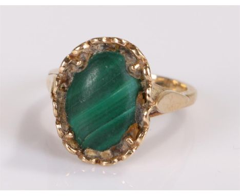 9 carat gold malachite ring, set with an oval malachite head