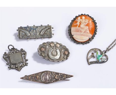 Silver jewellery, to include a cameo brooch, a medal, a horse shoe brooch, enamel bird pendant, a rectangular brooch and a si