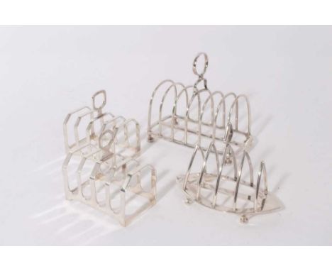 Four silver toast racks - 11 ozs