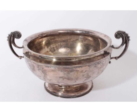 Edwardian silver rose bowl of circular form with twin scroll handles, on circular pedestal foot (Sheffield 1907), maker Willi