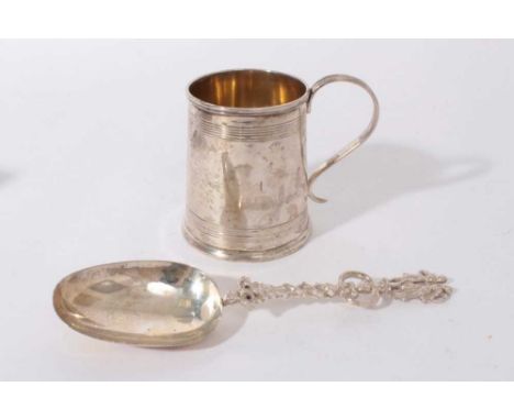 Early 19th Century Anglo-Indian silver tankard of tapered cylindrical form with two bands of reeded decoration and reeded scr