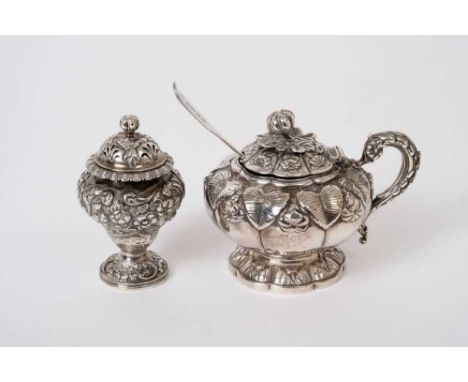 Good quality George IV Silver mustard pot of bulbous cauldron form with chased floral and foliate decoration, domed hinged co